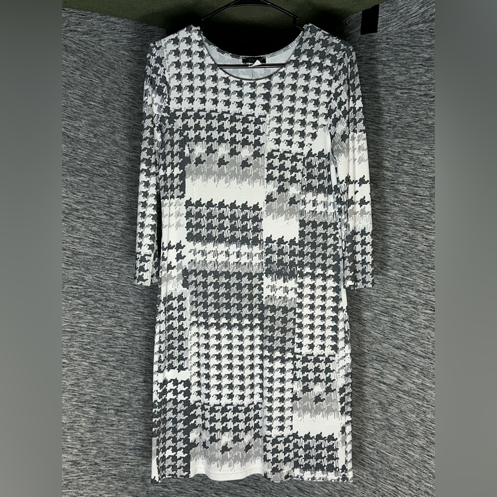 Venus Houndstooth Dress Sz M Bodycon Gray & White Knit 3/4 Sleeve Shift